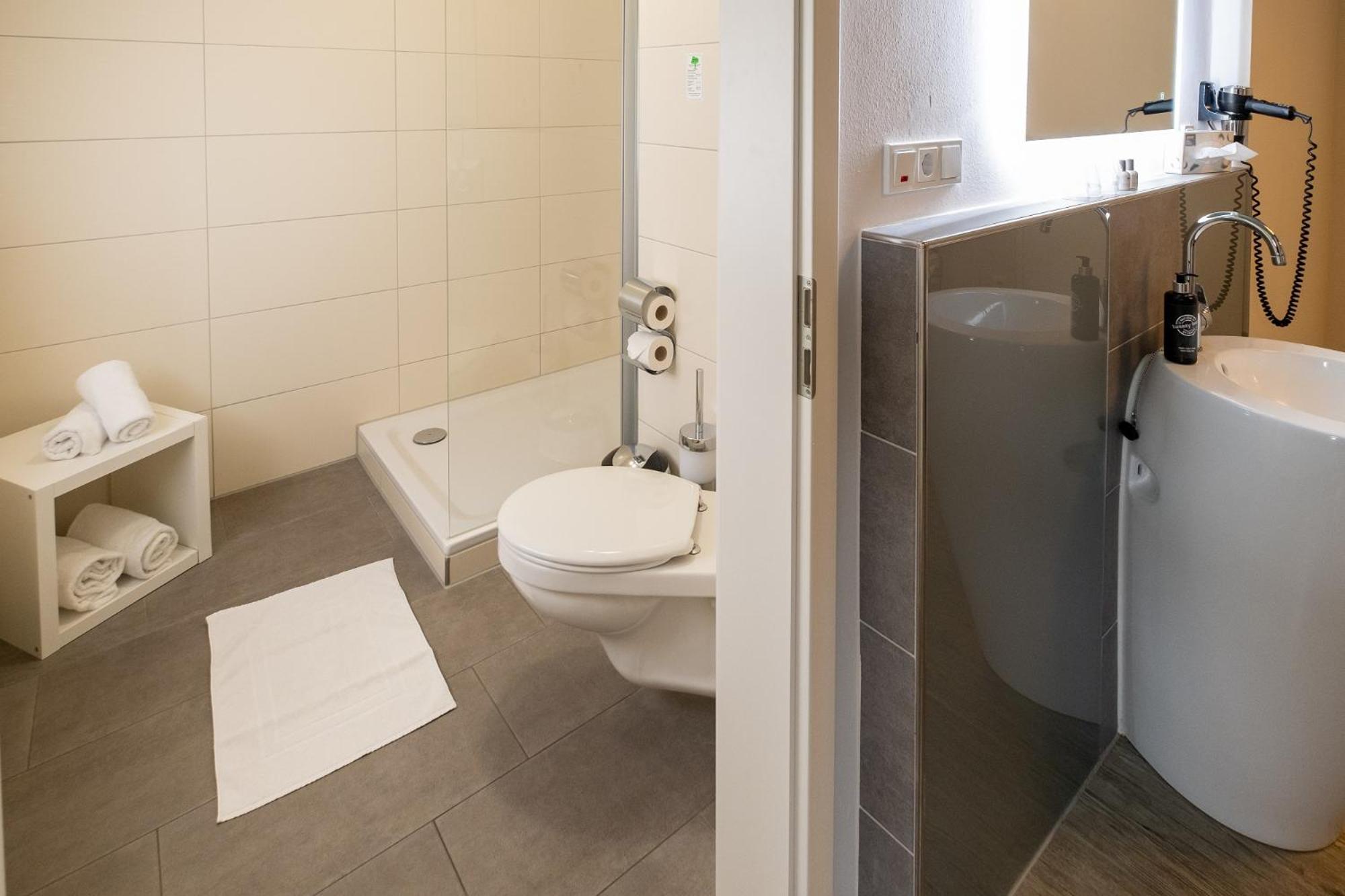 Stadthotel Jever Kültér fotó